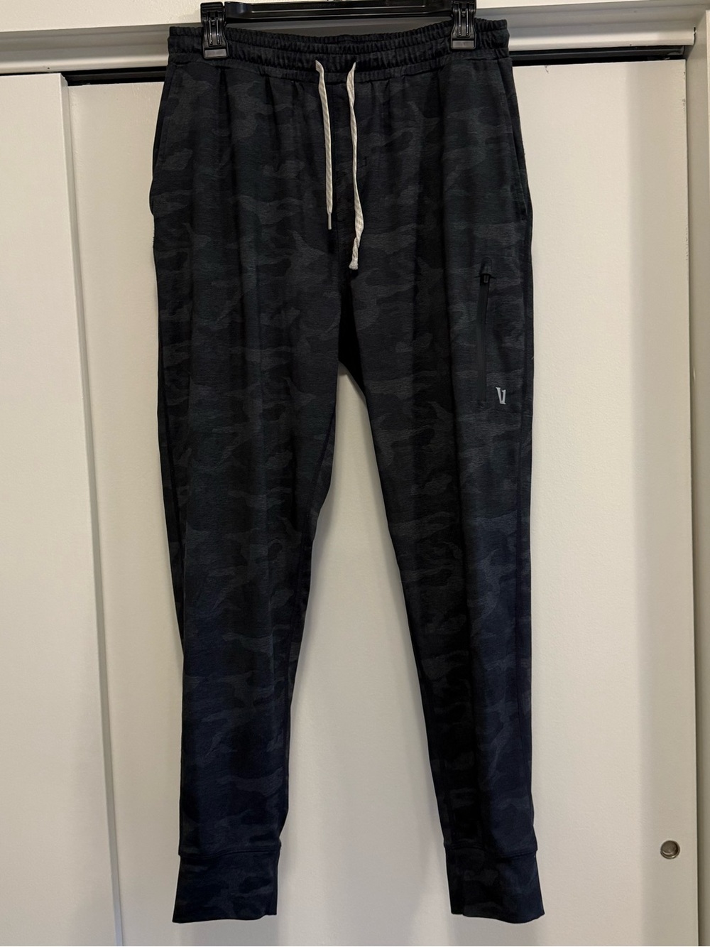 Men’s Vuori Camo Jogger- AS IS
